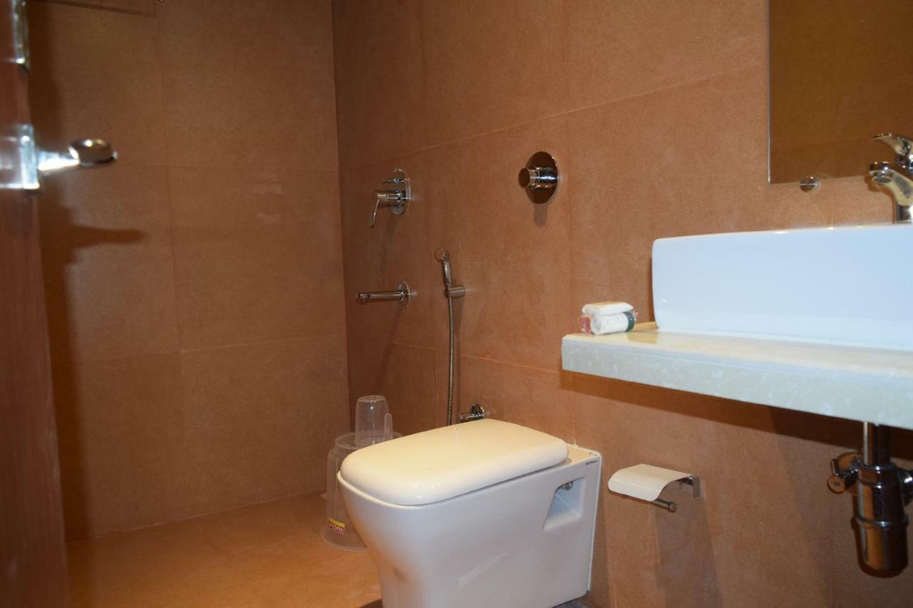 Hotel Aflon Midc Andheri East มุมไบ ภายนอก รูปภาพ